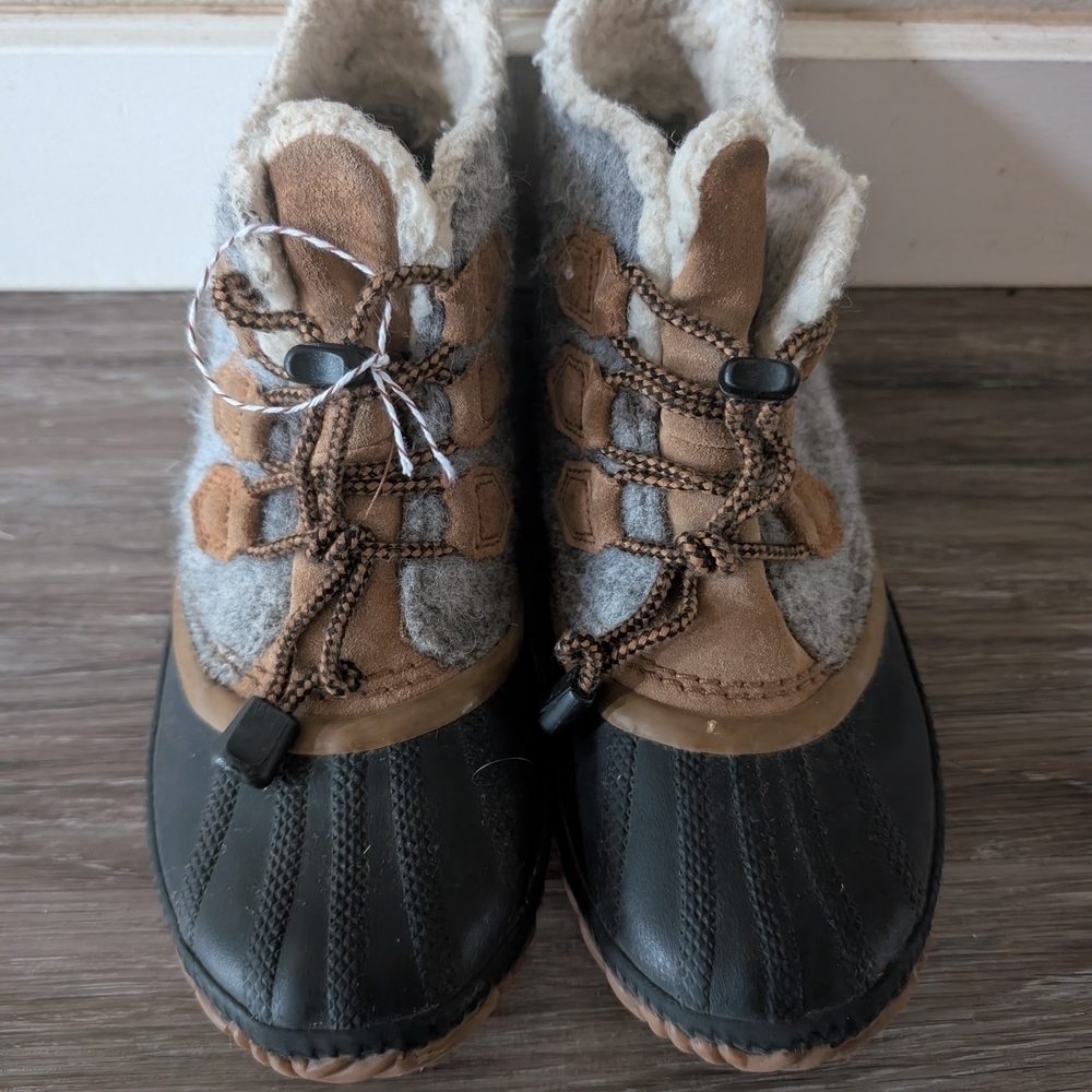 Cozy Kids' Winter Boots - Gray and Brown
